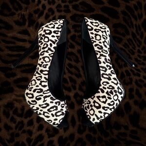 Vintage Y2K Guess Leopard Print Peep Toe Heels